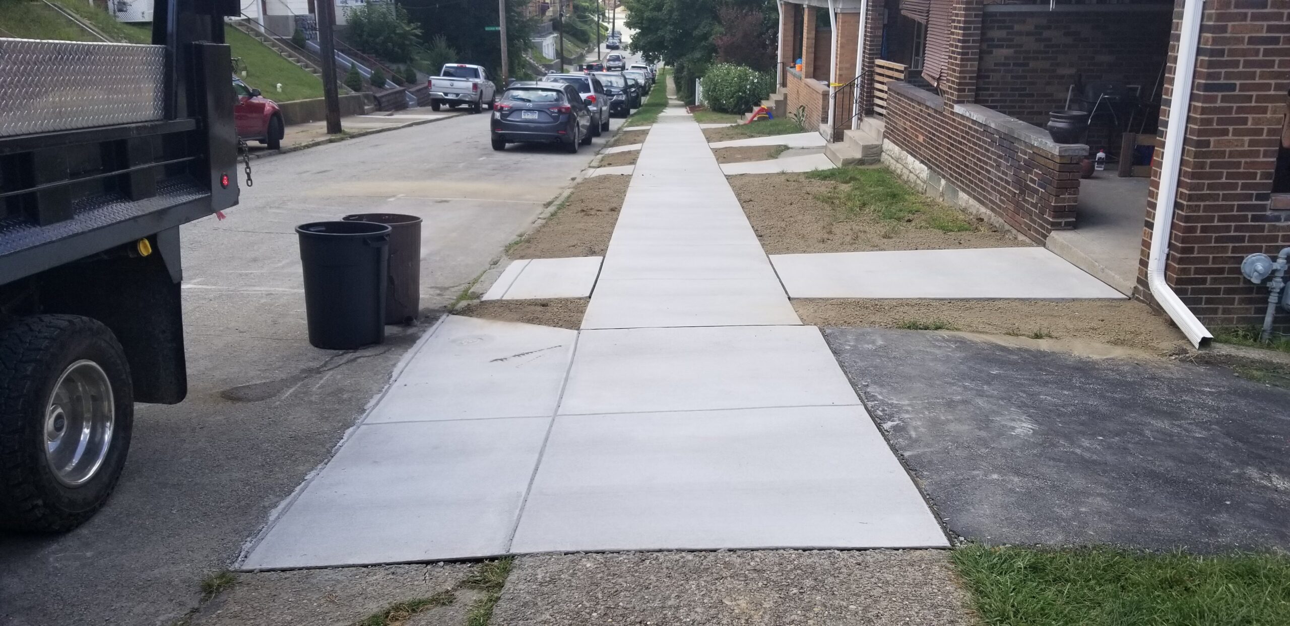 20180828_150943 A sidewalk with no one on it is shown.
