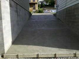 A concrete walkway with two different levels.
