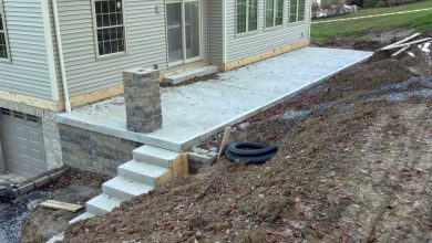 A patio with steps and a stone wall.